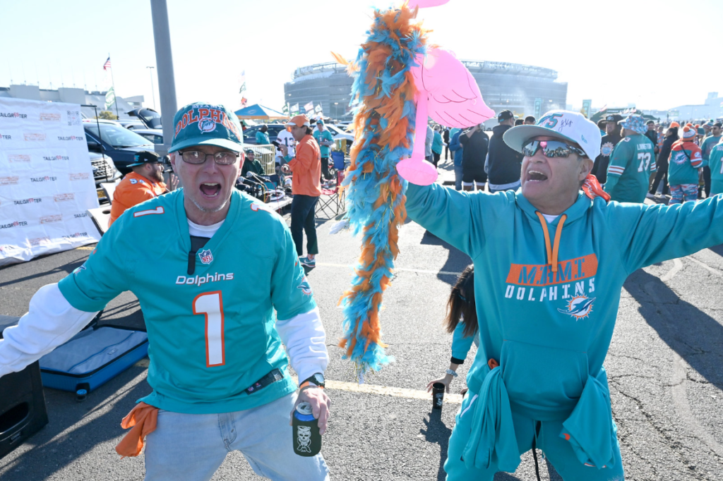 Dolfans Slatterys Midtown Pub Miami Dolphins New York City credit Dolfans